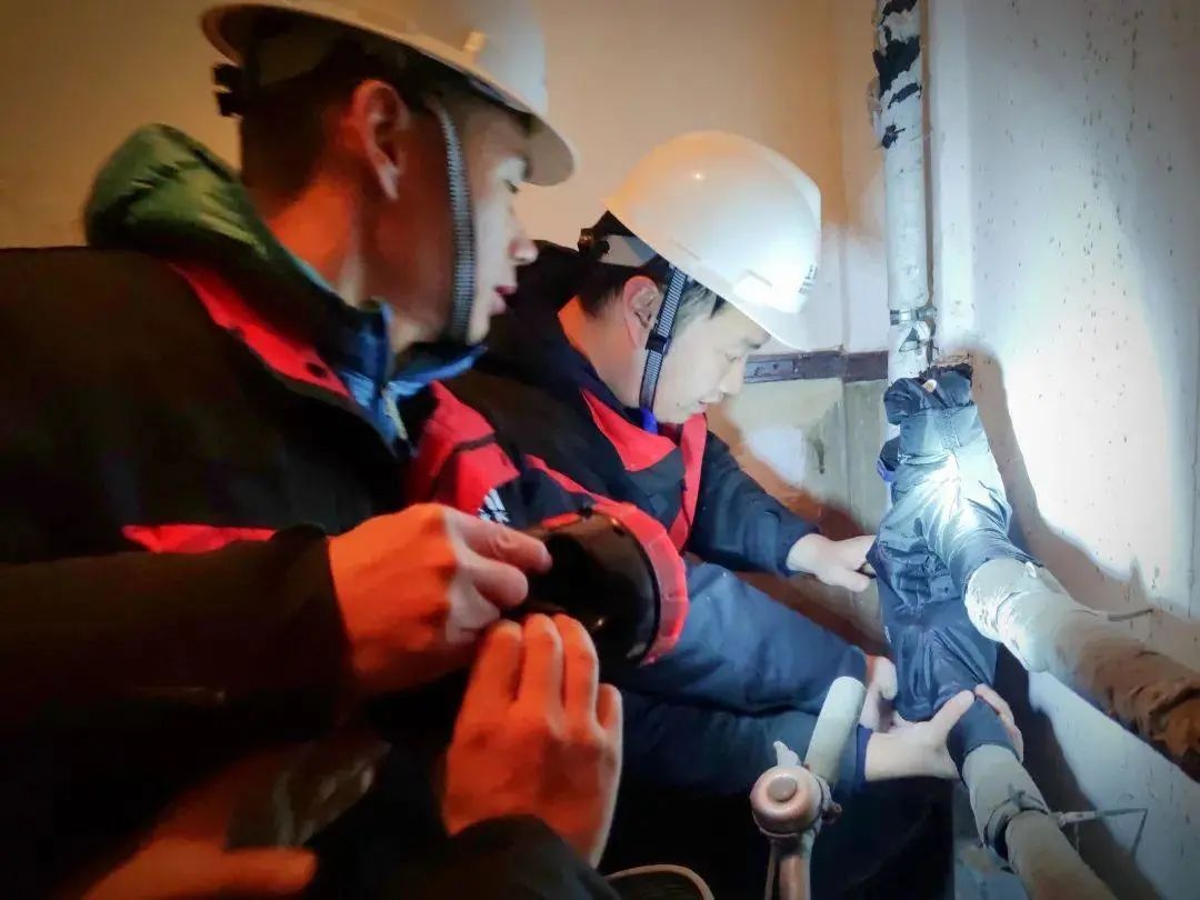 防寒防冻 esb世博网人在行动 2 | esb世博网智能水表助力冰冻抢险